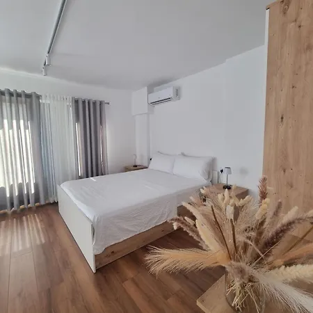 Amna's * Τίρανα